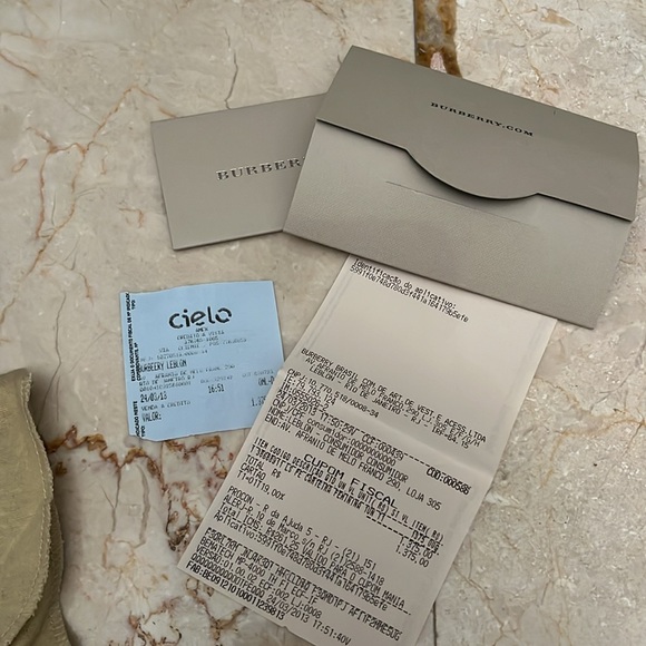 Burberry Wallet with original box and dust bag. - Picture 8 of 16